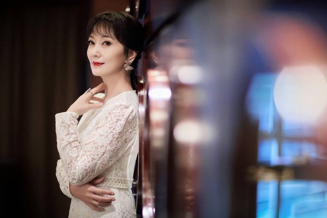‘Choáng’ với ngoại hình tuổi 59 của nàng Triệu Mẫn kém sắc nhất màn ảnh ảnh 4