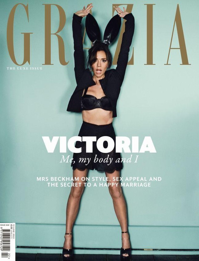 Victoria Beckham phanh áo lộ nội y trên bìa tạp chí, thừa nhận gầy đã lỗi thời ảnh 1