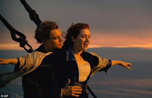 Tái hiện cảnh kinh điển trong Titanic cùng bạn gái, thanh niên bỏ mạng ảnh 2