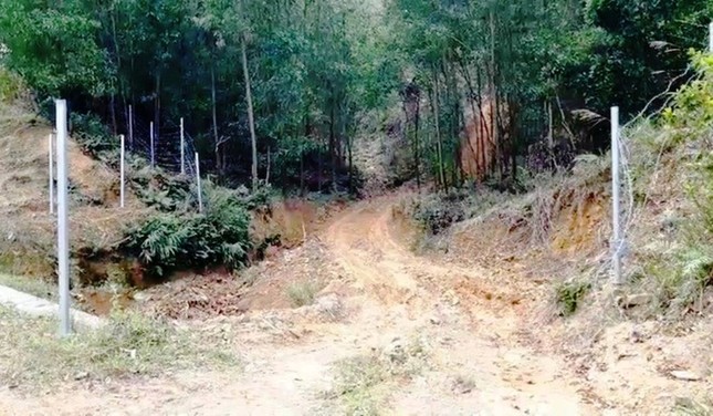 'Vỡ trận' quản lý, bảo vệ hàng rào sắt tuyến đường cao tốc 11 nghìn tỷ? ảnh 1