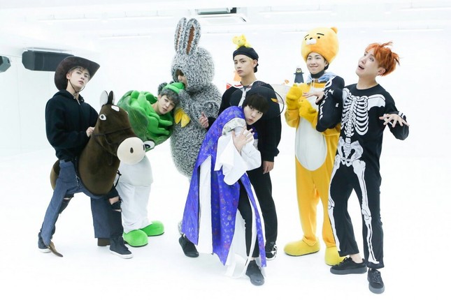 Đón lễ hội ma Halloween cùng BTS: Quá sức lầy lội, nhưng cũng hết sức đáng yêu ảnh 9