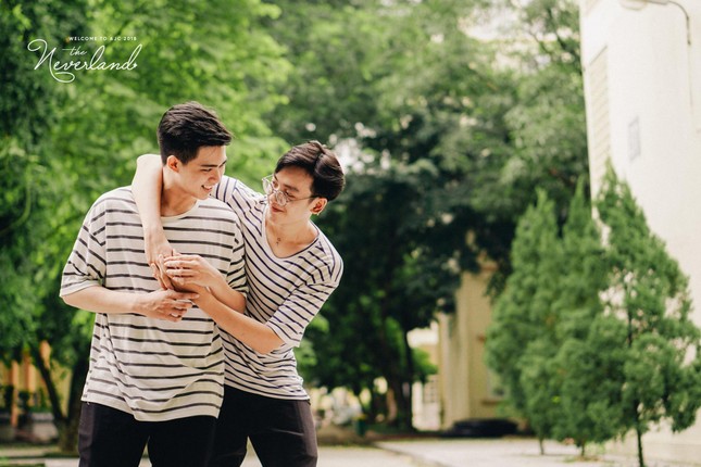 Dân mạng "rụng tim" với bộ ảnh thanh xuân đầy ngọt ngào của cặp nam sinh trường Báo ảnh 9