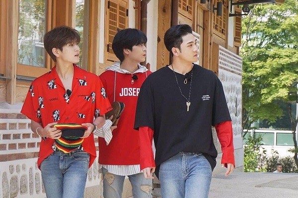 “Bờ vai để cả Thế giới dựa vào” gây sốt của Baekho (NU’EST) ảnh 7