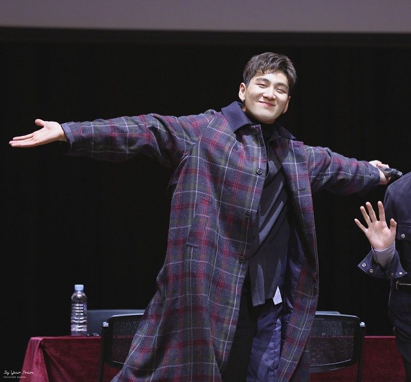 “Bờ vai để cả Thế giới dựa vào” gây sốt của Baekho (NU’EST) ảnh 8