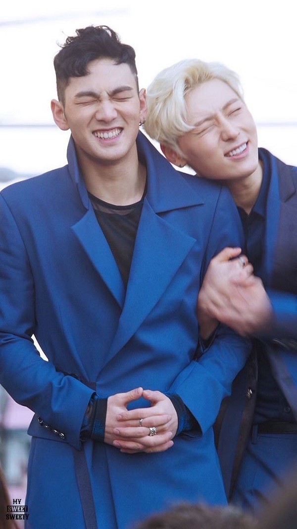 “Bờ vai để cả Thế giới dựa vào” gây sốt của Baekho (NU’EST) ảnh 9