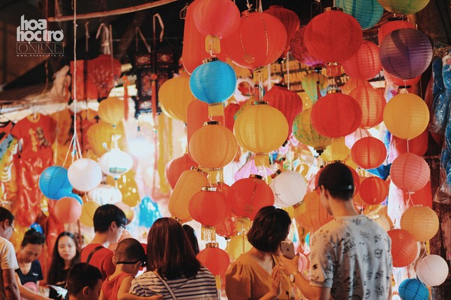 Ngắm phố phường Hà Nội dịp Trung Thu để thấy giá trị đoàn viên luôn thật vẹn tròn! ảnh 4