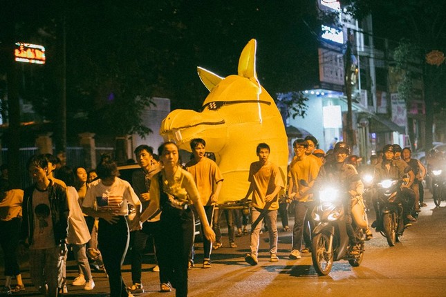 Teen Kon Tum và "đặc sản" rước đèn đêm Trung Thu vui tưng bừng phố núi ảnh 8