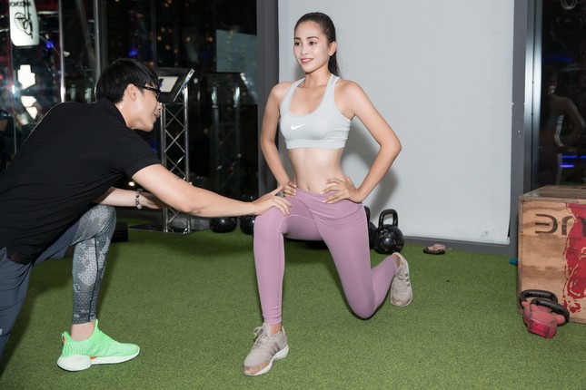 Hoa hậu Trần Tiểu Vy khoe eo thon, tích cực tập luyện cho Miss World 2018 ảnh 5
