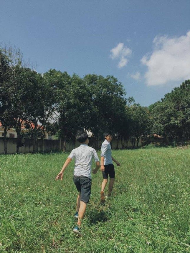 Đơn giản mà vẫn "tình", bộ ảnh "Đưa em về thanh xuân" của cặp nam sinh gây "bão" MXH ảnh 3