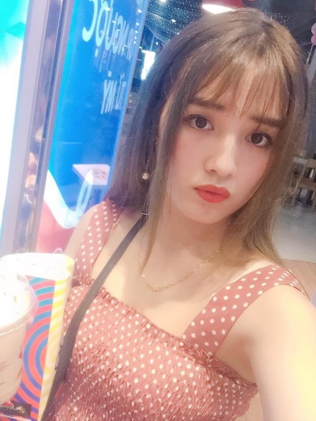 Danh tính cầu thủ hotgirl khiến dân tình cảm thán “Đá vào khung thành thôi sao đá trúng tim tôi”! ảnh 9