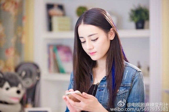 Dân mạng "truy tìm" tung tích nữ sinh THPT Trần Phú được khen giống mỹ nhân Địch Lệ Nhiệt Ba ảnh 2
