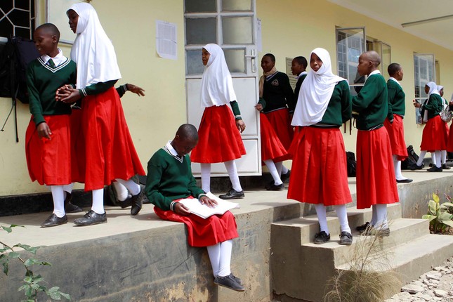 Nữ sinh Tanzania phải thử thai 2 lần trong năm, bị đuổi học nếu có bầu ảnh 3