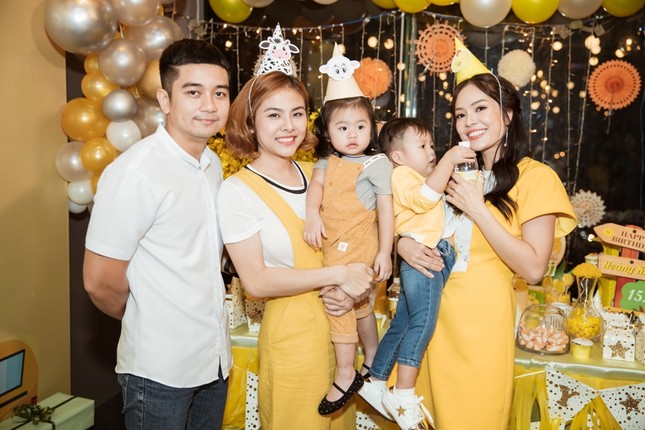 Dương Cẩm Lynh hạnh phúc tổ chức tiệc sinh nhật cho mình và con trai ảnh 5