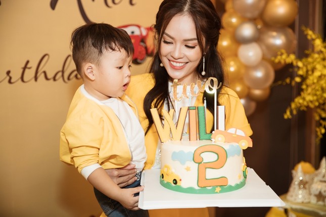 Dương Cẩm Lynh hạnh phúc tổ chức tiệc sinh nhật cho mình và con trai ảnh 6