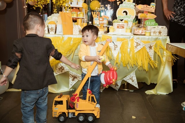 Dương Cẩm Lynh hạnh phúc tổ chức tiệc sinh nhật cho mình và con trai ảnh 8