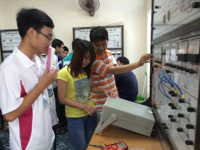 Trường ĐH Bách khoa TP.HCM: Sinh viên vào học từ 6 giờ sáng? ảnh 1