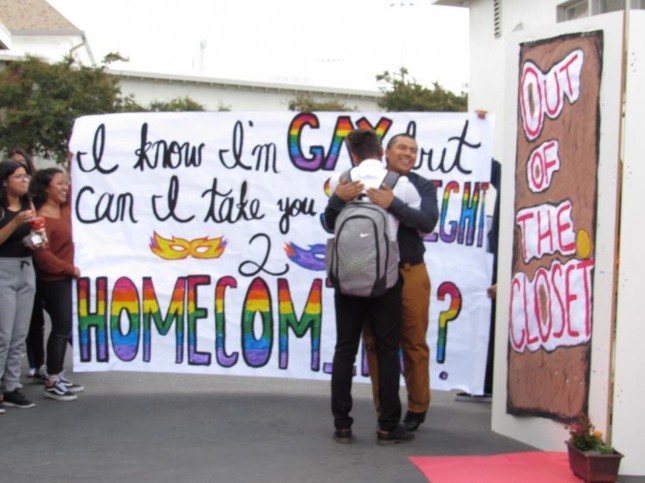 Cư dân mạng xúc động trước màn "ngỏ lời" vô cùng ngọt ngào của chàng gay tuổi teen ảnh 1