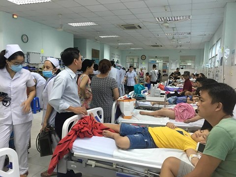 TP.HCM: Hơn 30 trẻ nhập viện nghi ngộ độc bánh mì chà bông ảnh 1