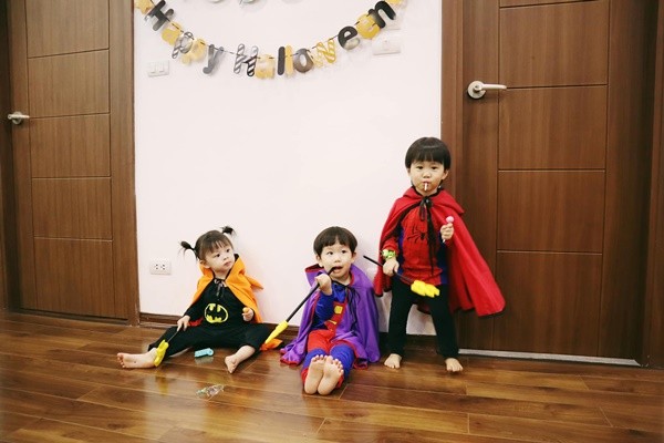 Ba em bé "hot" nhất MXH Cam - Xoài - Đậu hóa thân thành siêu anh hùng trong Halloween ảnh 3