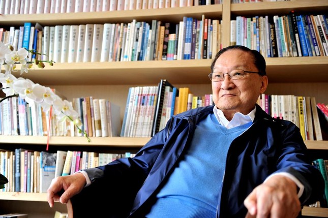 Kim Dung - cha đẻ của "Thần Điêu Đại Hiệp", "Ỷ Thiên Đồ Long Ký" qua đời ở tuổi 94 ảnh 1