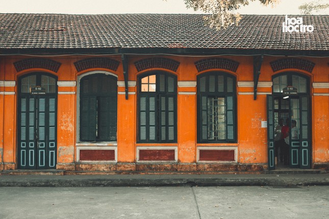 Vẻ đẹp trường tồn theo thời gian của “ngôi trường xuyên thế kỷ” bên bờ Hồ Tây ảnh 2