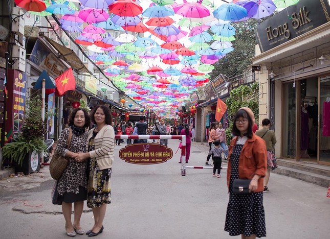 Đến Vạn Phúc để thấy bức tranh toàn cảnh làng lụa trong tuần lễ du lịch văn hóa thương mại ảnh 1