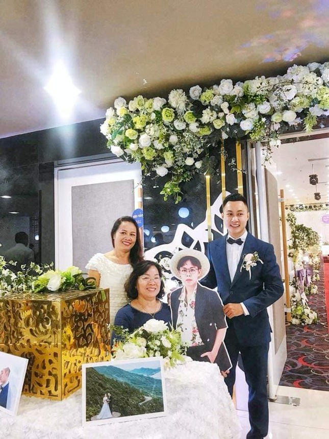 Đi du học nhưng chàng trai này vẫn được người thân ở nhà cho "dự" đám cưới của em trai ảnh 4