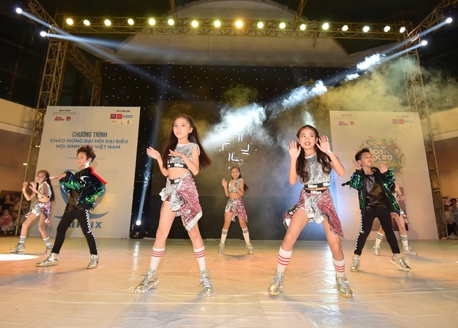 Chung kết "Be Ur Star 2018": sân khấu nhiều màu sắc với 11 câu chuyện "vượt giới hạn" ảnh 14