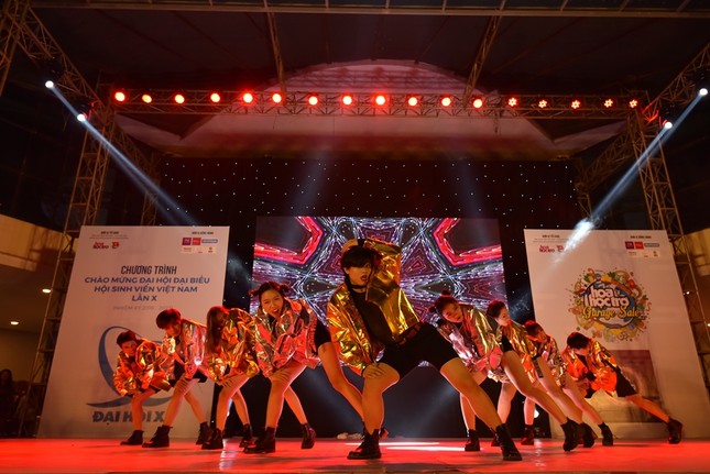 Chung kết "Be Ur Star 2018": sân khấu nhiều màu sắc với 11 câu chuyện "vượt giới hạn" ảnh 12