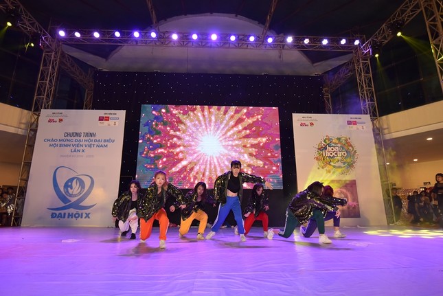 Chung kết "Be Ur Star 2018": sân khấu nhiều màu sắc với 11 câu chuyện "vượt giới hạn" ảnh 11