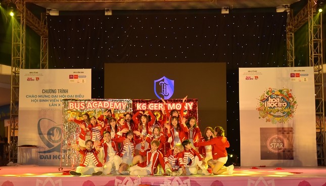 Chung kết "Be Ur Star 2018": sân khấu nhiều màu sắc với 11 câu chuyện "vượt giới hạn" ảnh 3