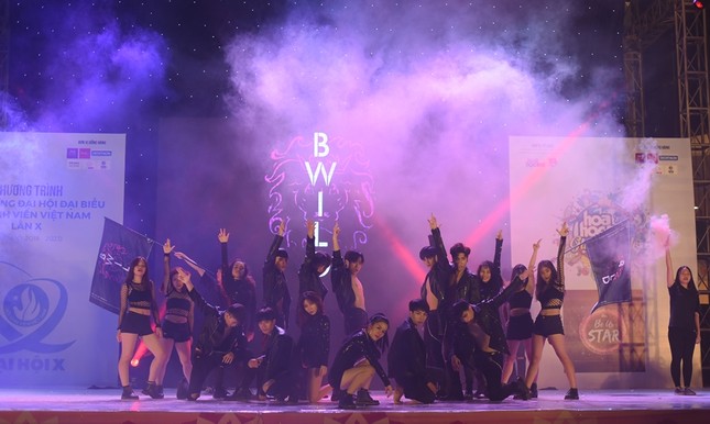Chung kết "Be Ur Star 2018": sân khấu nhiều màu sắc với 11 câu chuyện "vượt giới hạn" ảnh 6