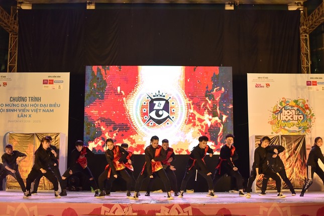 Chung kết "Be Ur Star 2018": sân khấu nhiều màu sắc với 11 câu chuyện "vượt giới hạn" ảnh 9