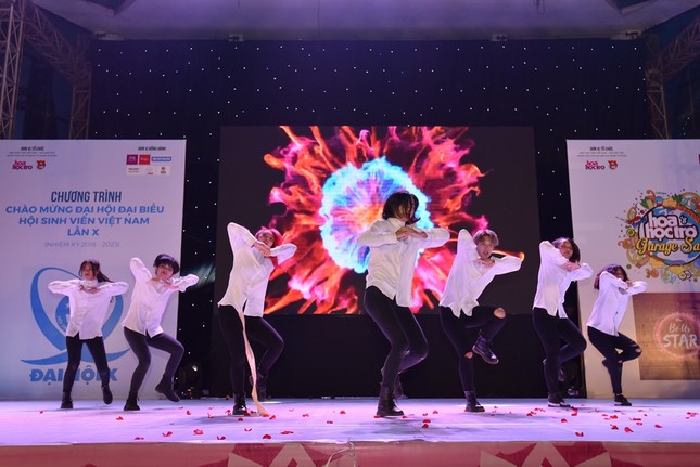 Chung kết "Be Ur Star 2018": sân khấu nhiều màu sắc với 11 câu chuyện "vượt giới hạn" ảnh 7