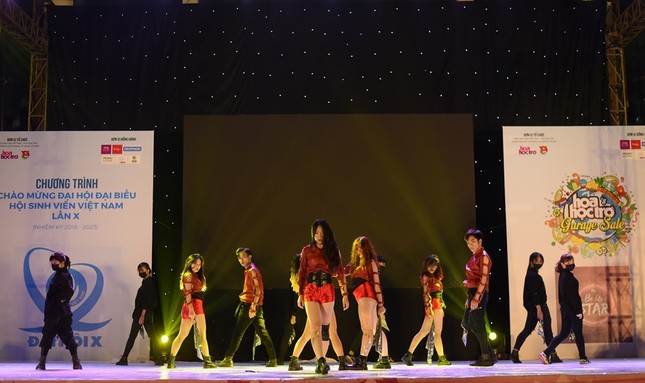 Chung kết "Be Ur Star 2018": sân khấu nhiều màu sắc với 11 câu chuyện "vượt giới hạn" ảnh 8