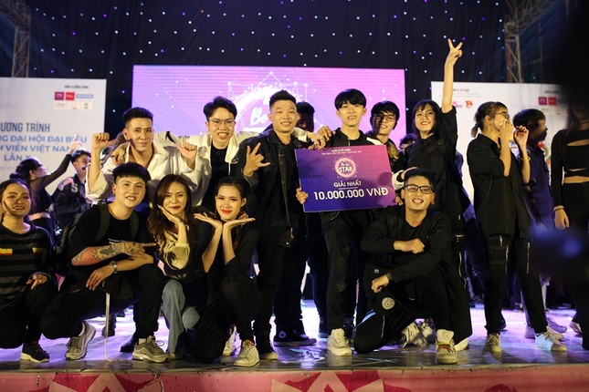 Chung kết "Be Ur Star 2018": sân khấu nhiều màu sắc với 11 câu chuyện "vượt giới hạn" ảnh 16
