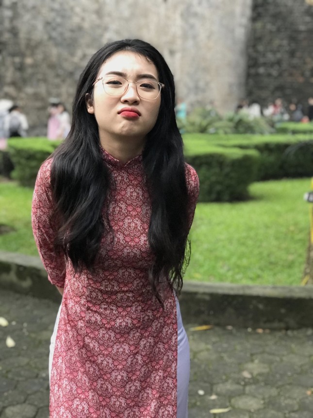 Nữ sinh có bộ ảnh "lầy lội" nhất mùa kỷ yếu, đọc chú thích ảnh mà "cười đau bụng" ảnh 8