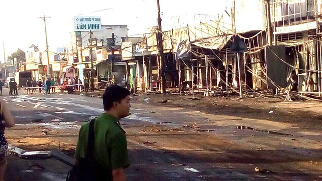 Bình Phước: Tai nạn thảm khốc, xe bồn cháy lan vào nhà dân, ít nhất 6 người tử vong ảnh 6