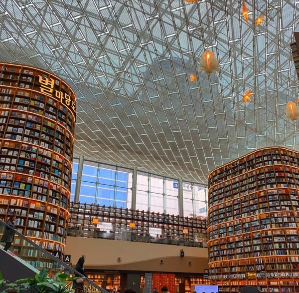 Ở Seoul (Hàn Quốc) có một thư viện đẹp đến mức ai tới cũng phải check-in! ảnh 8