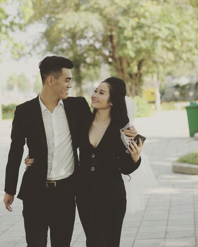 Lộ diện bạn gái cầu thủ Nguyễn Tiến Linh - một giáo viên dạy múa cực kì xinh đẹp ảnh 2