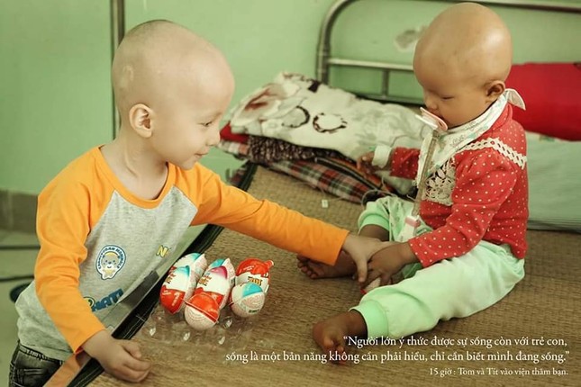 24h của Tom: Bộ ảnh xúc động về em bé bị ung thư não khi mới 33 tháng tuổi ảnh 18