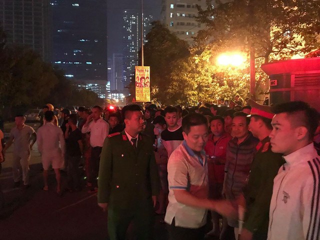 Hà Nội: Gara ô tô bùng cháy dữ dội trong đêm ảnh 5