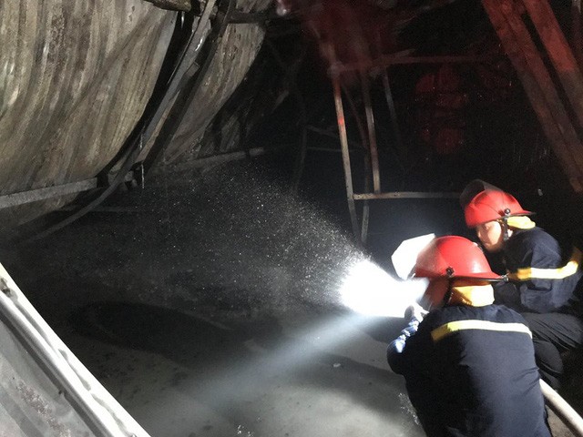 Hà Nội: Gara ô tô bùng cháy dữ dội trong đêm ảnh 13