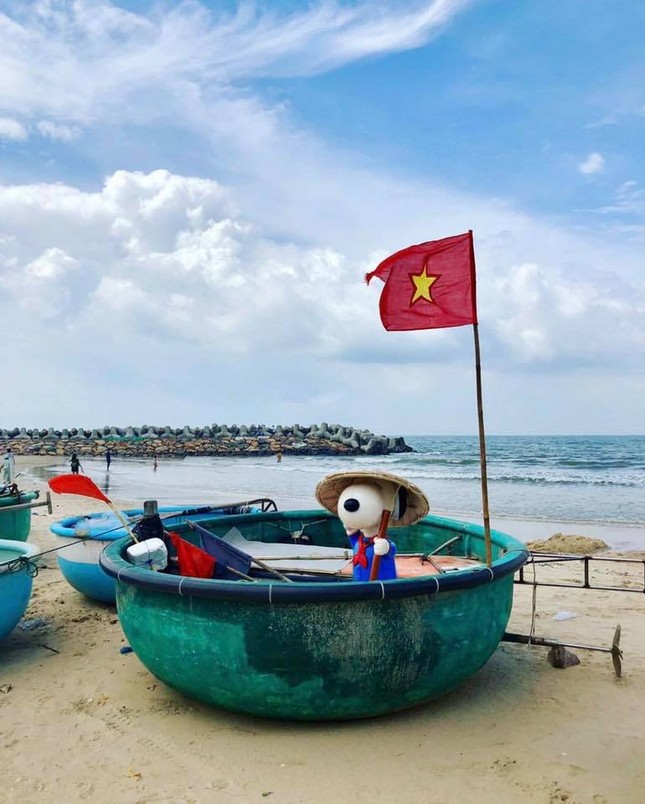 Không phải cúc họa mi, bộ ảnh "Snoopy đi quẩy" Đà Nẵng, Hội An này mới đang là tâm điểm MXH ảnh 1