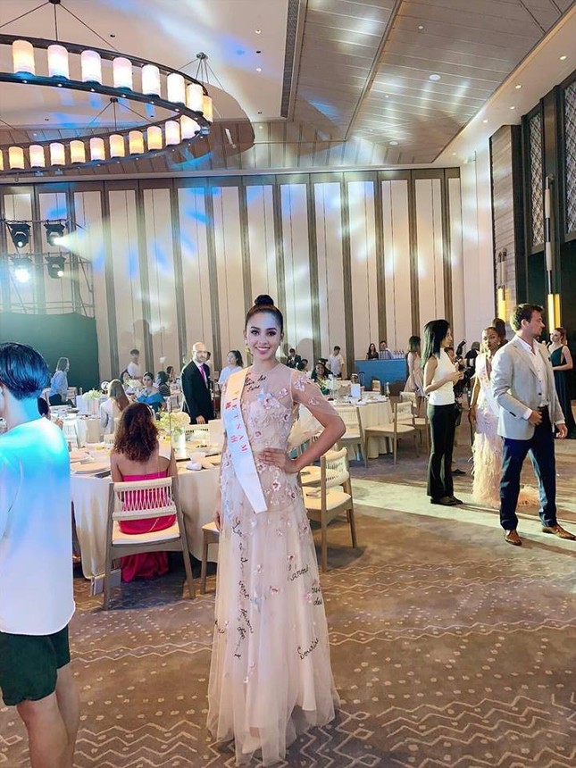 Tiểu Vy trổ tài nói tiếng Anh nhưng vẫn mất cơ hội vào thẳng Top 30 Miss World 2018! ảnh 2
