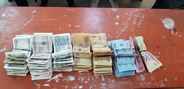 Đồng thuận bỏ ống tiết kiệm, sau 1 tháng tập thể lớp được bữa lẩu no căng bụng ảnh 3