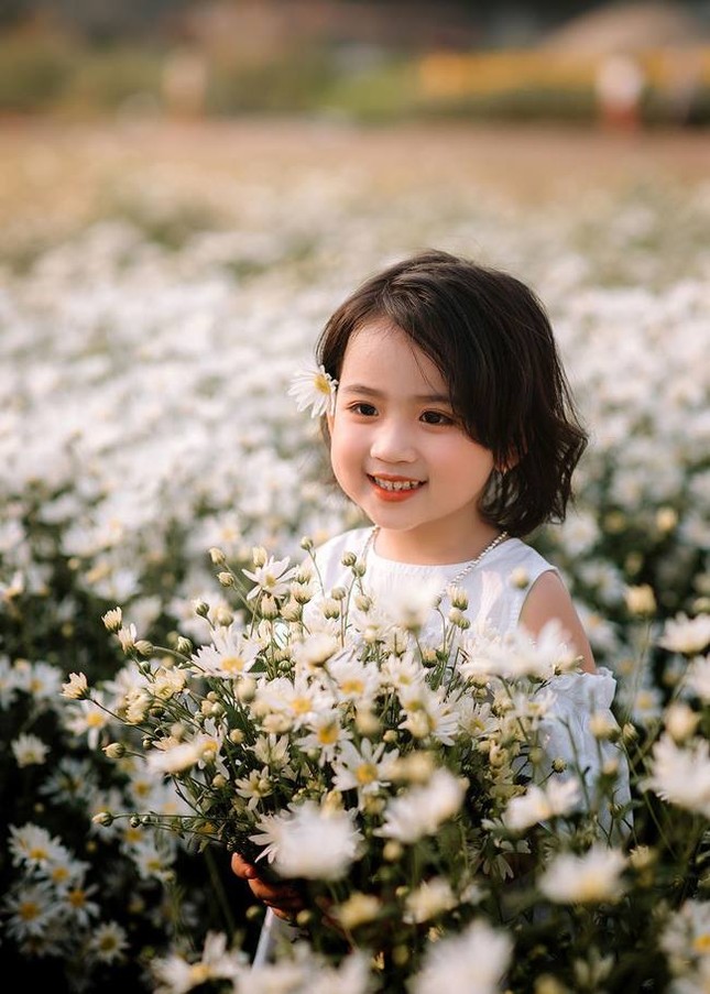 Ngắm bộ ảnh cúc họa mi của hai chị em khiến dân tình xuýt xoa "thiên thần là có thật"! ảnh 11