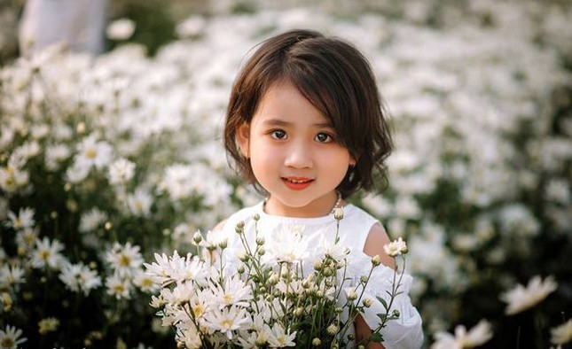 Ngắm bộ ảnh cúc họa mi của hai chị em khiến dân tình xuýt xoa "thiên thần là có thật"! ảnh 7