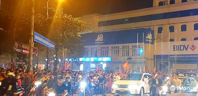 Tiền đạo Phan Văn Đức bất ngờ được thưởng nóng 100 triệu đồng ảnh 2