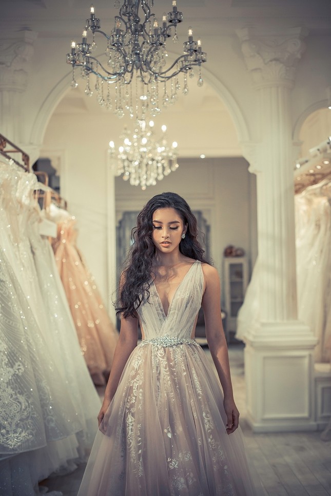 Hậu "Miss World", Hoa hậu Tiểu Vy sẽ hóa thân thành nàng công chúa trong truyện cổ tích ảnh 3